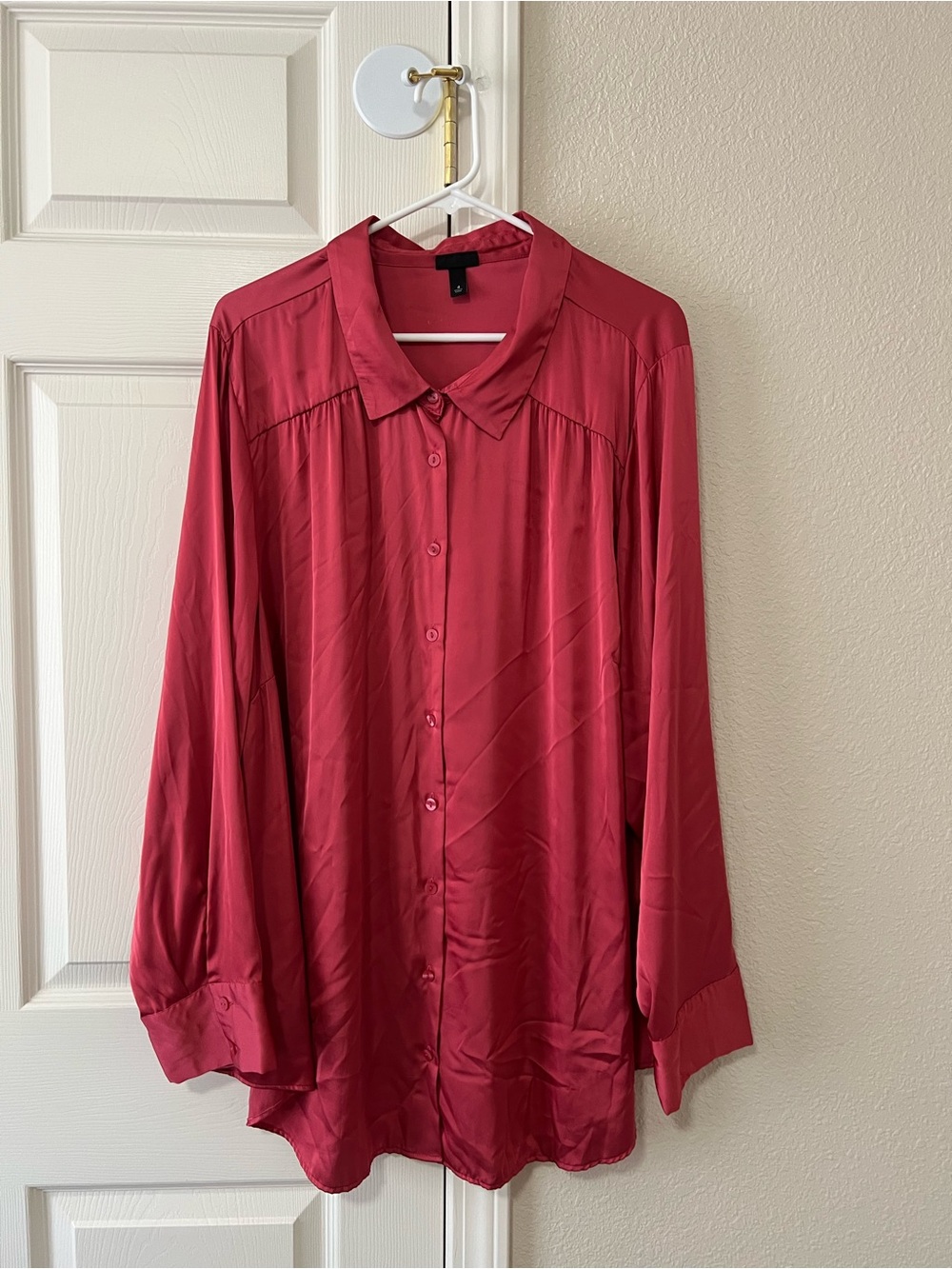 Torrid Madison Satin Long Sleeve Button Down Blouse Holly Berry Size 4